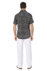 Chemise homme été manches courtes effet soie noir à fleurs blanches 354392