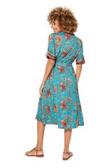 Robe mi-longue fond bleu et fleurs originales colorées Ashleigh